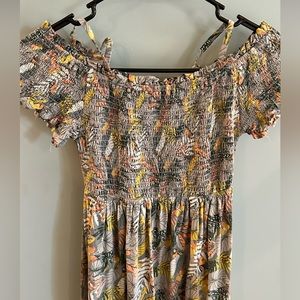 Larsyn and lily floral dress size small.